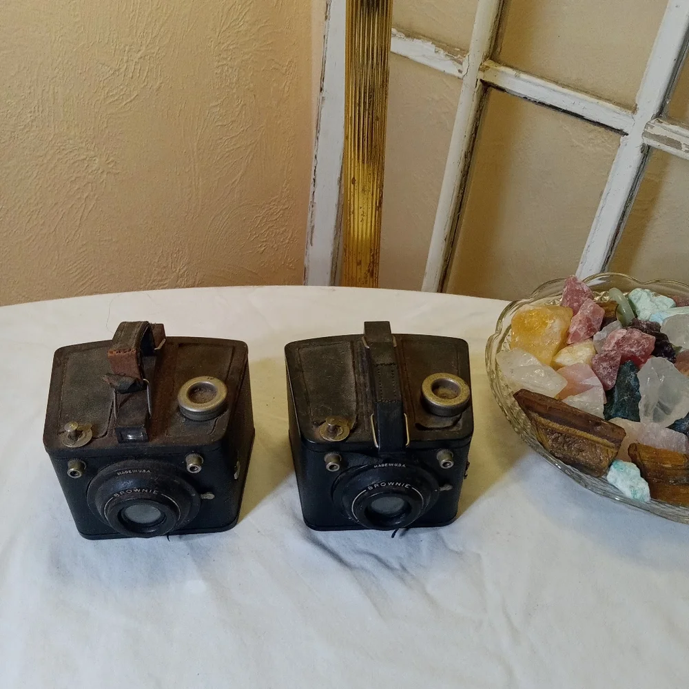 2 Vintage Kodak Photo Camera Flash Brownie Made In USA SIX 20 Untested SoldAsIs